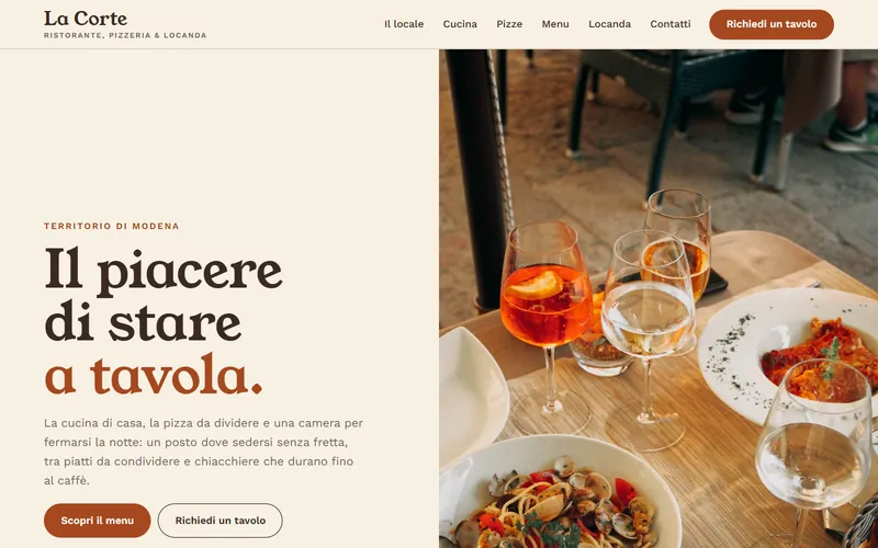 Home del sito dimostrativo di un ristorante, con titolo e foto di una tavola apparecchiata.